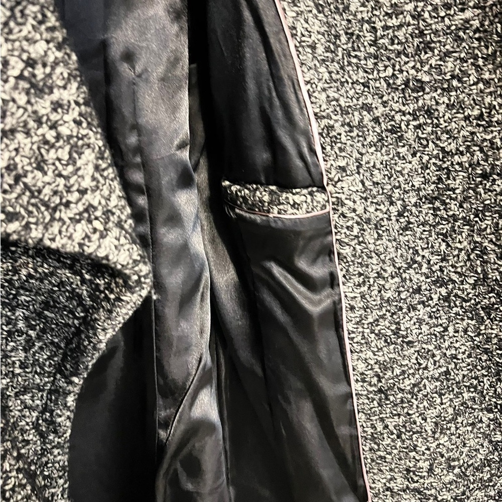 RW&CO. Black and White Textured Trench Coat - Picture 4 of 7